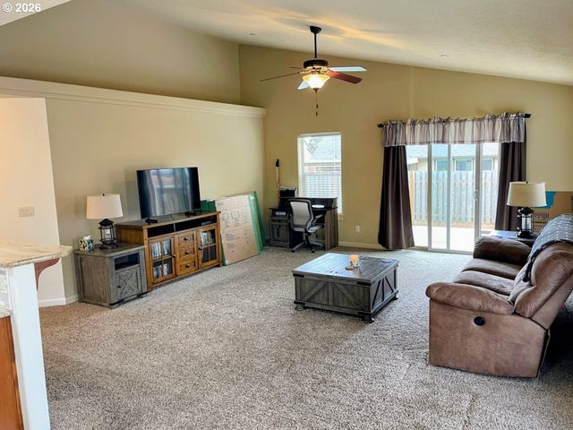 606 E JOHNSON St, Carlton, OR 97111