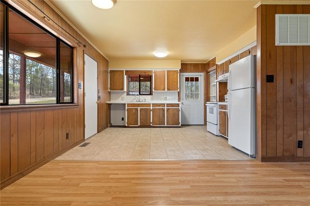 243 Lynnwood Drive, Diamond City, AR 72644