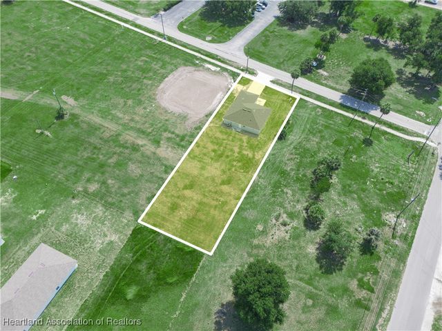 4823 Chester Avenue, Bowling Green, FL 33834