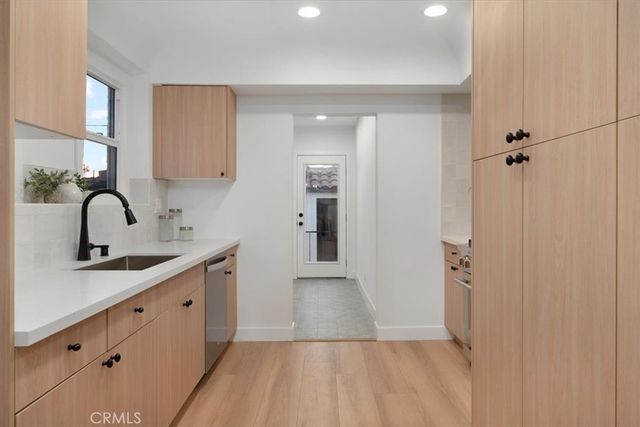 3905 Roxton Avenue, Los Angeles, CA 90008