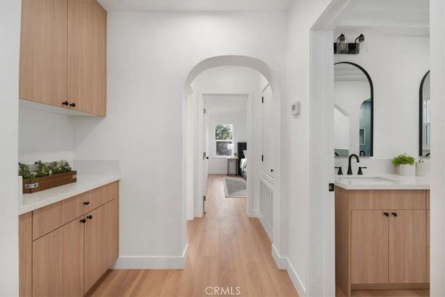 3905 Roxton Avenue, Los Angeles, CA 90008