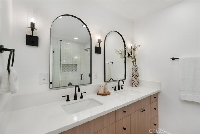 3905 Roxton Avenue, Los Angeles, CA 90008