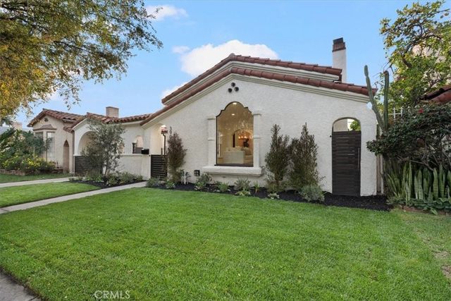 3905 Roxton Avenue, Los Angeles, CA 90008