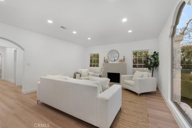 3905 Roxton Avenue, Los Angeles, CA 90008