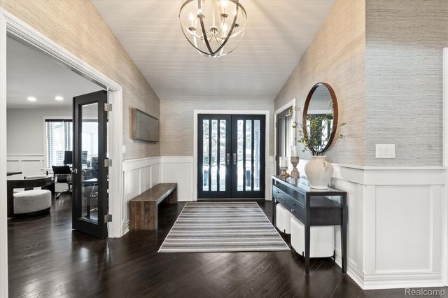2440 Lake Angelus Lane, Lake Angelus, MI 48326
