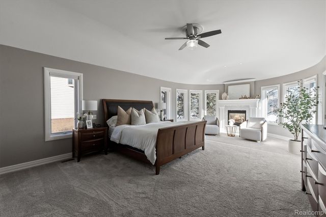 2440 Lake Angelus Lane, Lake Angelus, MI 48326