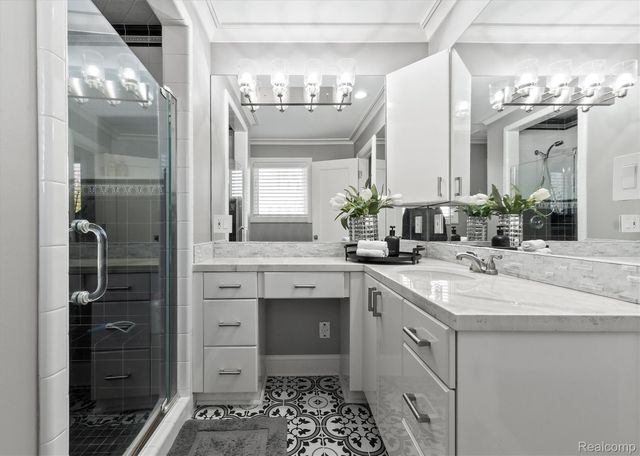 2440 Lake Angelus Lane, Lake Angelus, MI 48326