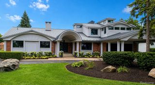 2440 Lake Angelus Lane, Lake Angelus, MI 48326