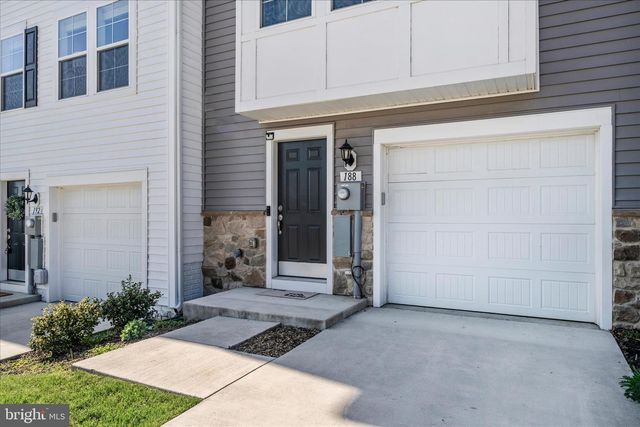 188 TATE MANOR DR, Charles Town, WV 25414