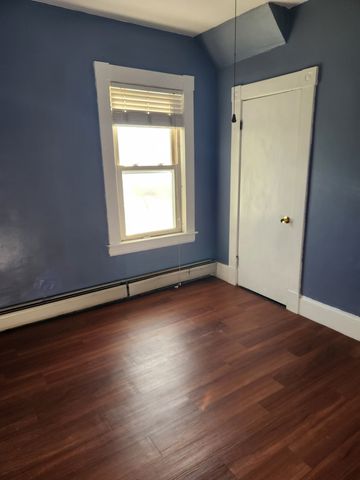 274 University Ave 2, Lowell, MA 01854