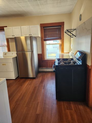 274 University Ave 2, Lowell, MA 01854