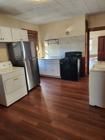 274 University Ave 2, Lowell, MA 01854