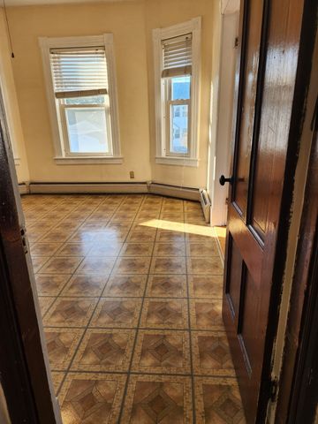 274 University Ave 2, Lowell, MA 01854