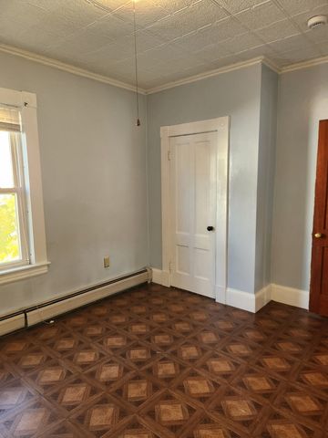 274 University Ave 2, Lowell, MA 01854
