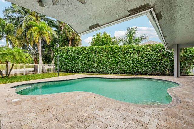 1919 S CLUB Drive, Wellington, FL 33414
