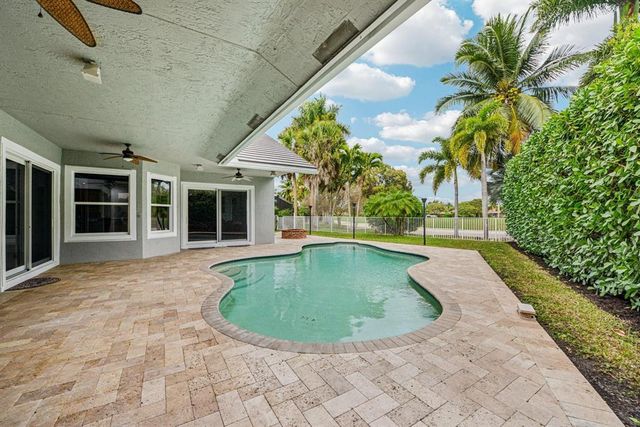 1919 S CLUB Drive, Wellington, FL 33414