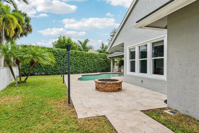 1919 S CLUB Drive, Wellington, FL 33414