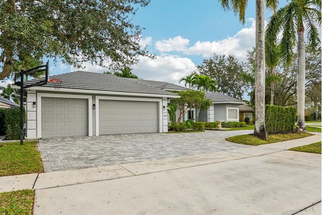 1919 S CLUB Drive, Wellington, FL 33414