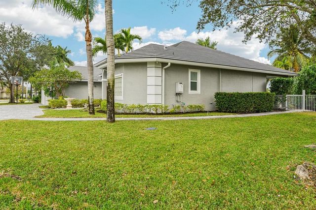 1919 S CLUB Drive, Wellington, FL 33414