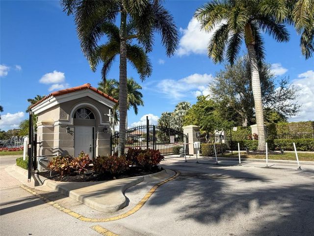1919 S CLUB Drive, Wellington, FL 33414