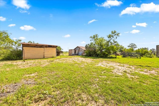 11295 Loop 107, Adkins, TX 78101