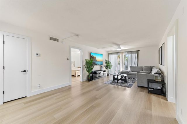 1428 SE 4th Avenue 215, Deerfield Beach, FL 33441