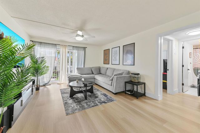 1428 SE 4th Avenue 215, Deerfield Beach, FL 33441