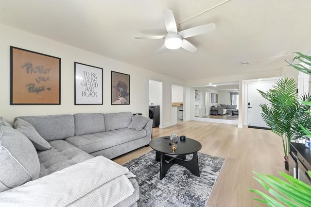 1428 SE 4th Avenue 215, Deerfield Beach, FL 33441