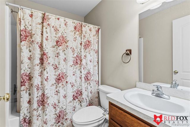 1199 Creek View Court, Burton, MI 48509
