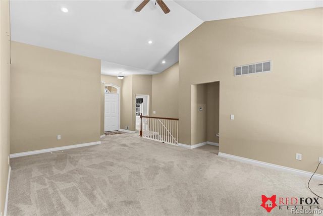 1199 Creek View Court, Burton, MI 48509