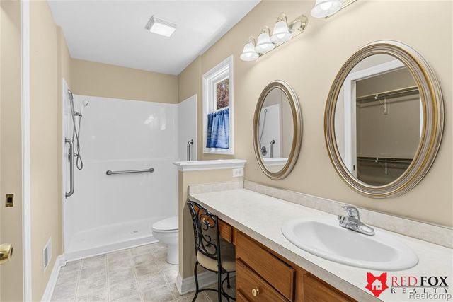 1199 Creek View Court, Burton, MI 48509