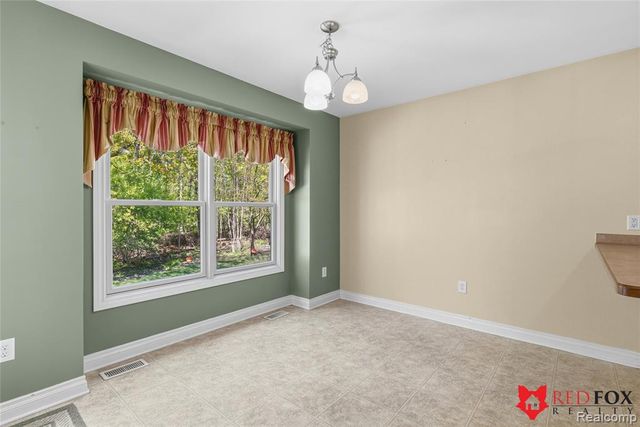 1199 Creek View Court, Burton, MI 48509