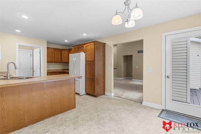1199 Creek View Court, Burton, MI 48509