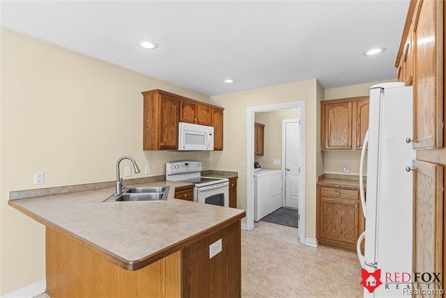 1199 Creek View Court, Burton, MI 48509