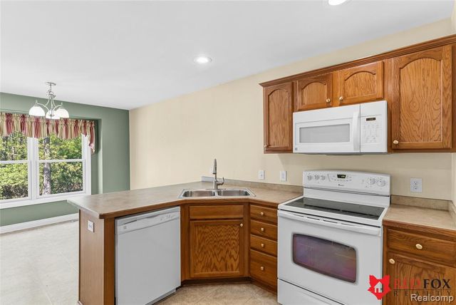 1199 Creek View Court, Burton, MI 48509