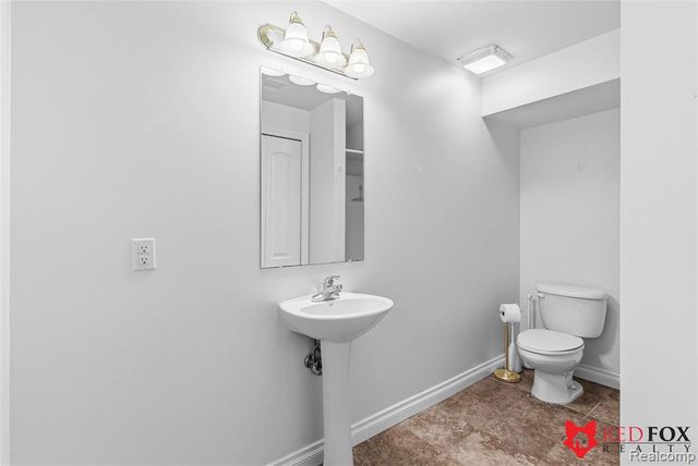 1199 Creek View Court, Burton, MI 48509