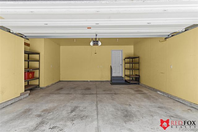 1199 Creek View Court, Burton, MI 48509