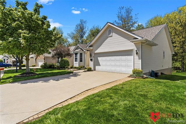 1199 Creek View Court, Burton, MI 48509