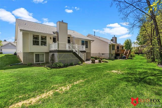 1199 Creek View Court, Burton, MI 48509
