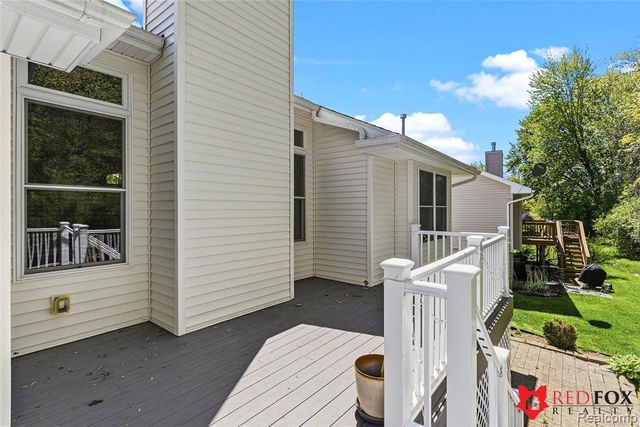 1199 Creek View Court, Burton, MI 48509