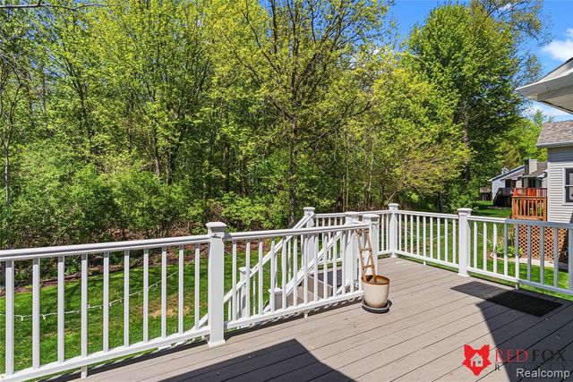 1199 Creek View Court, Burton, MI 48509