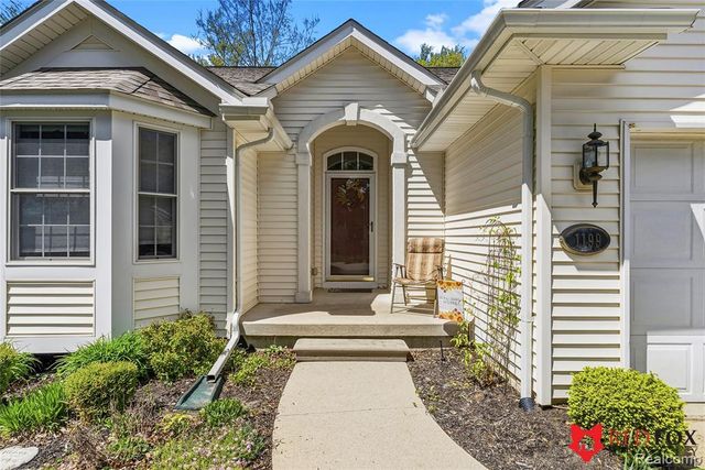 1199 Creek View Court, Burton, MI 48509