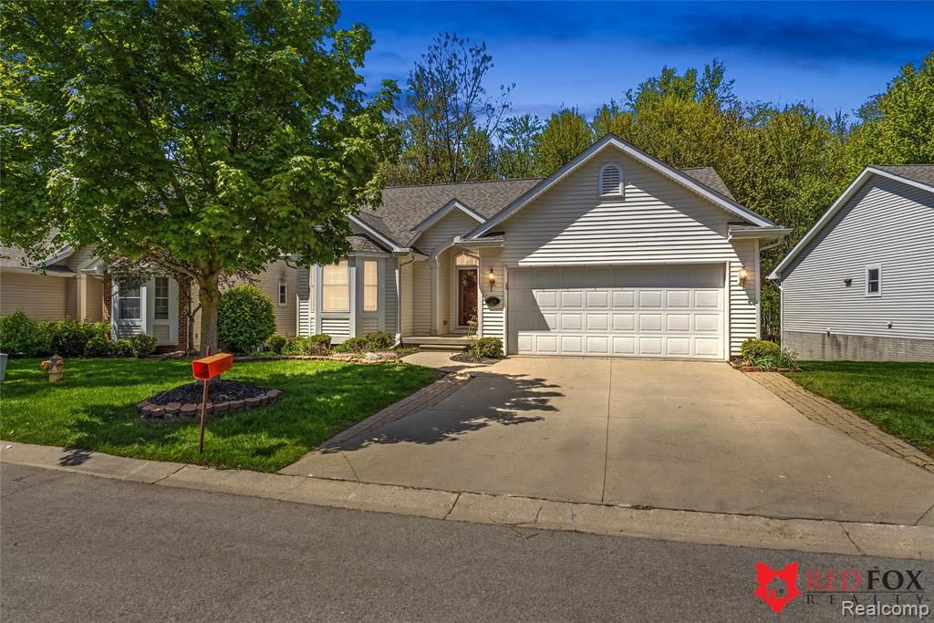 1199 Creek View Court, Burton, MI 48509