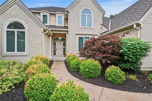5802 W 140th Terrace, Overland Park, KS 66223
