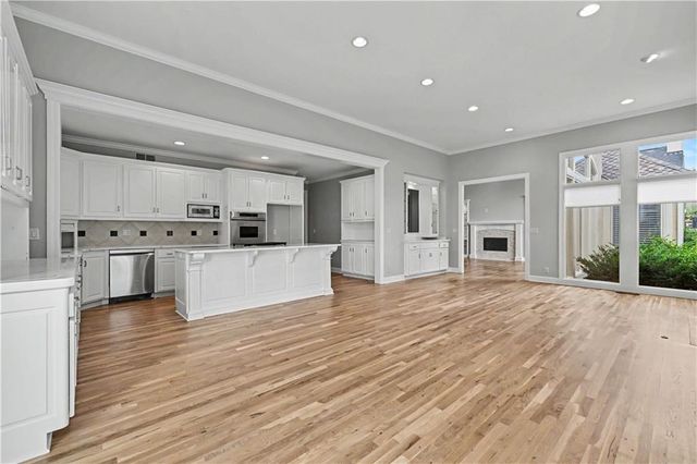 5802 W 140th Terrace, Overland Park, KS 66223