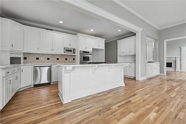 5802 W 140th Terrace, Overland Park, KS 66223