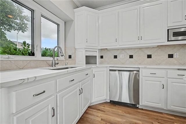 5802 W 140th Terrace, Overland Park, KS 66223