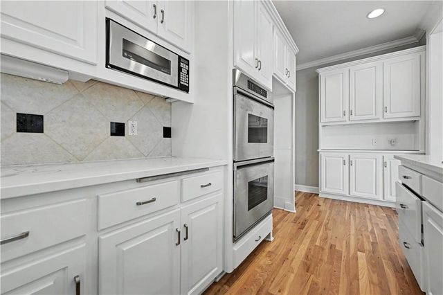 5802 W 140th Terrace, Overland Park, KS 66223