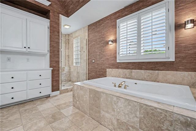 5802 W 140th Terrace, Overland Park, KS 66223