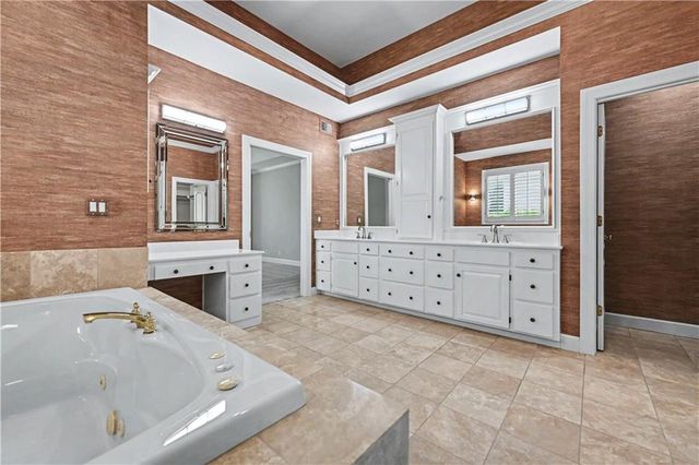 5802 W 140th Terrace, Overland Park, KS 66223